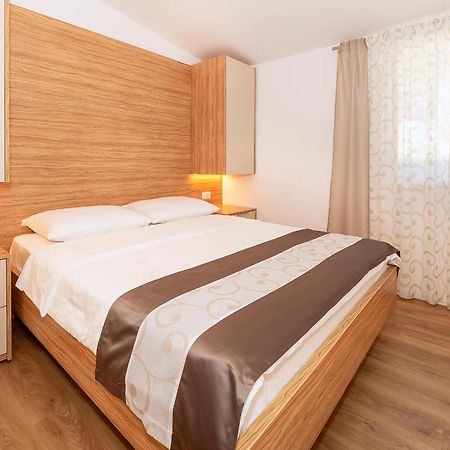 Apartments Kricin II Башка Екстер'єр фото